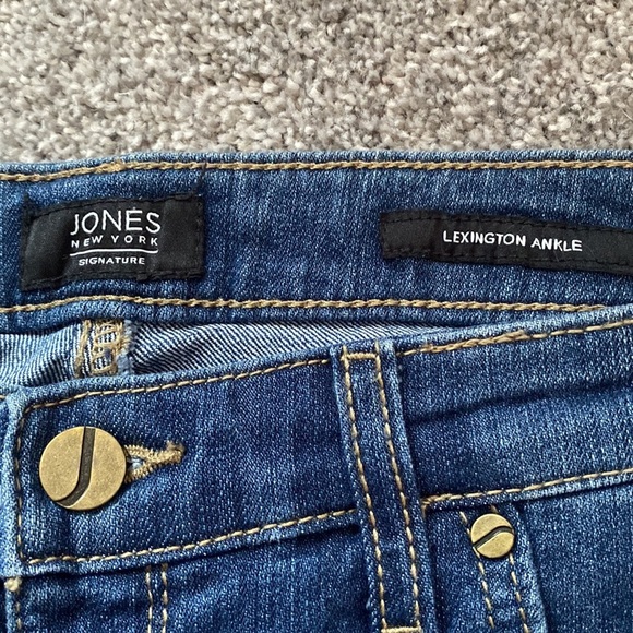 Jones New York Signature Women’s Jeans Straight sz 10 Like New - Picture 6 of 8